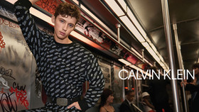 Calvin Klein kỷ niệm 50 năm thành lập bằng bộ sưu tập đặc biệt CK50