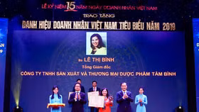 TGĐ Dược phẩm Tâm Bình được vinh danh Doanh nhân Việt Nam tiêu biểu 2019
