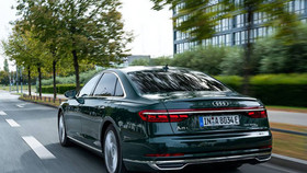 Audi A8L hybrid tiết kiệm xăng có giá gần 3 tỷ sắp về Việt Nam