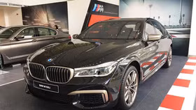 BMW 760Li giá hơn 13 tỉ đồng cập bến Việt Nam có những gì?