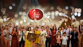 “Giai điệu tự hào” tháng 11: Thông điệp về "bài học đầu tiên"