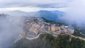 Phát triển du lịch bền vững: Rừng vàng, biển bạc cũng bởi tay người