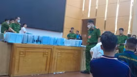 Phú Thọ: Công an niêm phong 400 bộ hồ sơ tại cuộc đấu giá 52 lô đất