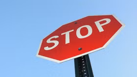 HNX tạm dừng giao dịch 4 mã cổ phiếu do chậm công bố báo cáo tài chính