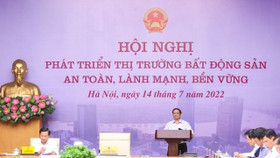 Thủ tướng: Nghiên cứu đánh thuế đối với việc sử dụng bất động sản, hạn chế đầu cơ, găm “hàng"