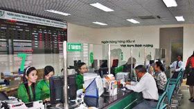 Vietcombank chi hơn 83 tỷ đồng mua hơn 8 triệu cổ phiếu Vietnam Airlines