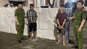 Vận chuyển thuốc lá nhập lậu, 2 đối tượng bị Công an Bình Dương khởi tố hình sự