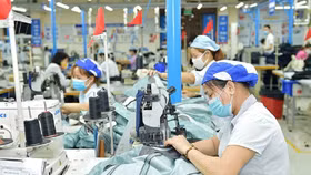 Trình Quốc hội thông qua Dự thảo Nghị quyết miễn, giảm thuế cho doanh nghiệp, người dân