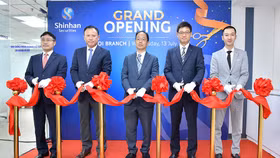 Chứng khoán Shinhan Việt Nam khai trương chi nhánh đầu tiên tại Hà Nội
