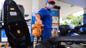 Giá xăng tăng gần 600 đồng/lít, lên mức cao nhất trong 3 năm