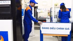 Giá xăng tăng lần thứ 4 liên tiếp