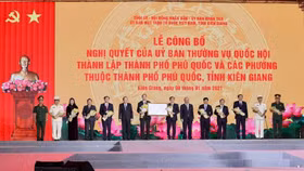Hàng nghìn người có mặt tại khu đô thị mới An Thới chào đón Phú Quốc lên thành phố