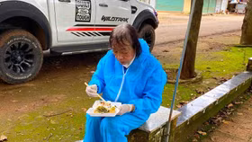 Nhật ký chống dịch Covid-19: Lão bà 72 tuổi đồng hành cùng thanh niên giúp đồng bào chống Corona