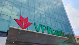 Một thành viên HĐQT VPBank chi hàng trăm tỷ mua cổ phiếu VPB