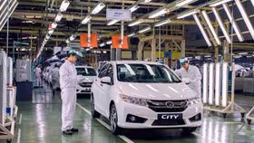 Nhiều nhà máy sản xuất ô tô tại Việt Nam tiếp tục tạm dừng hoạt động