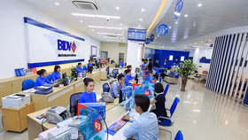 Hai ngân hàng lớn tiếp tục huy động vốn từ trái phiếu để tăng vốn