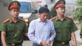 Vụ PVN mất 800 tỷ đồng: Tranh cãi khoản tiền lót tay cho Ninh Văn Quỳnh