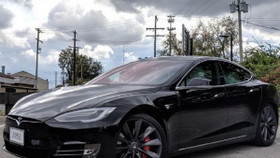 Tesla tung ra mẫu xe điện chạy nhanh nhất thế giới