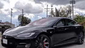 Tesla tung ra mẫu xe điện chạy nhanh nhất thế giới