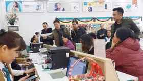 Viettel yêu cầu gửi ảnh chân dung, khách lo lộ thông tin