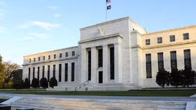 FED nâng lãi suất thêm 0,25%, thị trường chứng khoán Mỹ giảm điểm