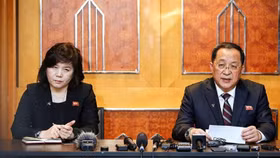 Thượng đỉnh Mỹ -Triều: Đoàn Triều Tiên bất ngờ họp báo lúc nửa đêm