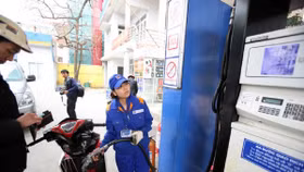 Từ ngày 1/7/2019, cây xăng phải gắn thiết bị in hóa đơn cho khách hàng