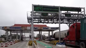 Thủ tướng: Dừng hoạt động với trạm phí không chuyển sang thu phí không dừng