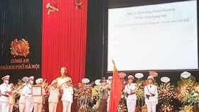 An ninh kinh tế CATP Hà Nội vinh dự đón nhận danh hiệu cao quý