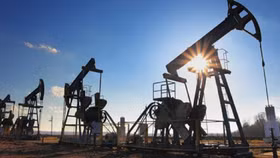 Giá dầu tăng cao cảnh báo mức tăng trưởng nóng