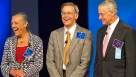 Gia tộc giàu nhất thế giới vừa có thêm gần 12 tỷ USD