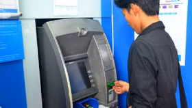 Lần thứ 2 NHNN yêu cầu 4 "ông lớn" dừng tăng phí rút tiền nội mạng ATM