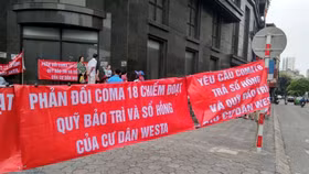 5 năm không sổ đỏ, cư dân Westa căng băng rôn phản đối COMA18