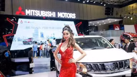 Nhiều mẫu ô tô giảm sâu, tới 200 triệu đồng/xe