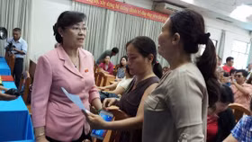Người dân Thủ Thiêm làm 'nóng' buổi tiếp xúc với Đại biểu Quốc hội