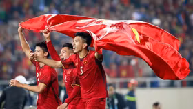 Tổng thống Hàn Quốc chúc mừng đội tuyển bóng đá quốc gia Việt Nam