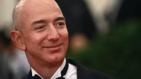 Ông chủ Amazon, Facebook và Walmart kiếm được hàng triệu USD mỗi giờ