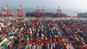 Trung Quốc: Kim ngạch xuất nhập khẩu liên tục suy giảm