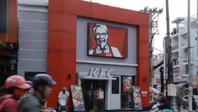 Vì sao thức ăn nhanh lỗ bất thường?