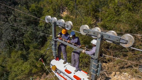 Tuyến cáp treo mẹ con và hành trình dị thường “bắc cầu” qua thung lũng Mường Hoa, Tây Bắc