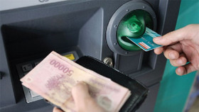 NHNN yêu cầu giảm hạn mức rút tiền đêm khuya phòng nạn rút trộm tiền ATM