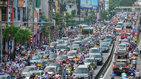 Hà Nội: Cấm taxi và xe tải hoạt động giờ cao điểm trên 11 tuyến phố