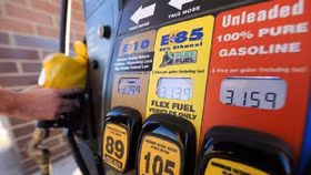 Xăng E5: Quản chặt để tránh thành “cái bẫy"