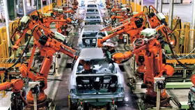 Thế "chân vạc" của ngành công nghiệp ô tô Việt Nam: Người tiêu dùng có được lợi?