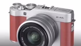 Máy ảnh không gương lật Fujifilm X-A5 lần đầu được trang bị ống kính zoom điện