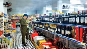 Hà Nội tiếp tục chỉ đạo siết chặt quản lý, kinh doanh rượu