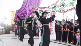 Cận cảnh trang phục của show diễn "Vũ điệu trên mây" đang làm mưa làm gió tại Tây Bắc