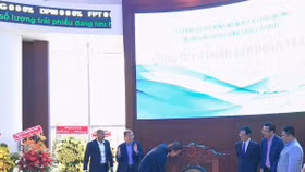 Yeah 1 chào sàn HoSE tăng trần lên đến 300.000 đồng/cổ phần