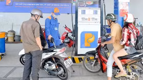 Xăng E5 tiêu thụ thấp: Dân “chê” hay doanh nghiệp không muốn bán?