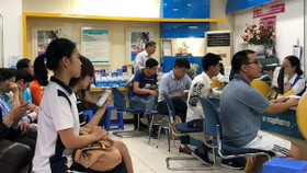 VinaPhone và MobiFone lùi hạn chót bổ sung thông tin